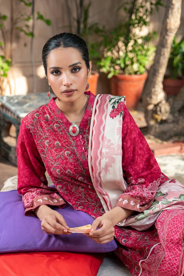 Lakhany | 3 Piece Unstitched Printed Lawn Suit - Image 4